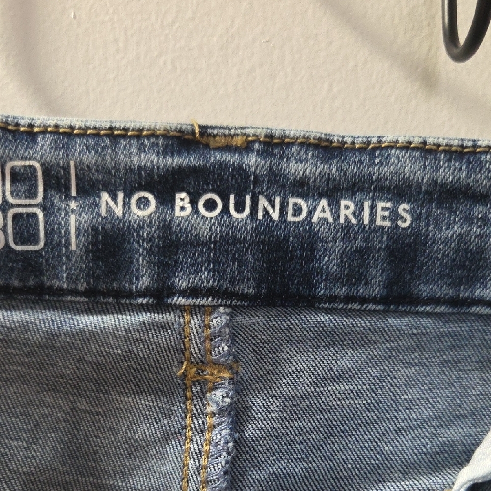 No Boundaries Classic Blue Jeans - Picture 2 of 3